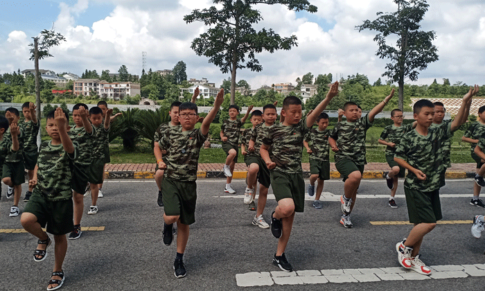 長(zhǎng)春中學(xué)生軍事夏令營(yíng).gif