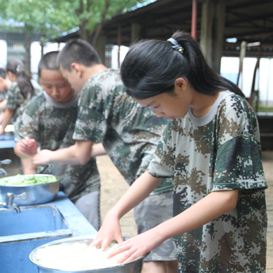 長(zhǎng)沙軍事夏令營(yíng)讓你了解戶外求生的基本知識(shí)