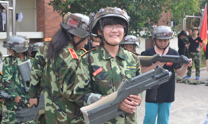 長沙軍事夏令營為孩子素質(zhì)實踐提供幫助！.jpg