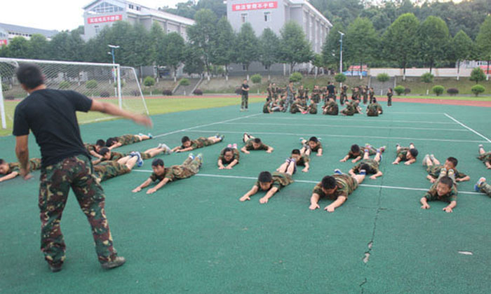 長(zhǎng)沙軍事特訓(xùn)營(yíng)