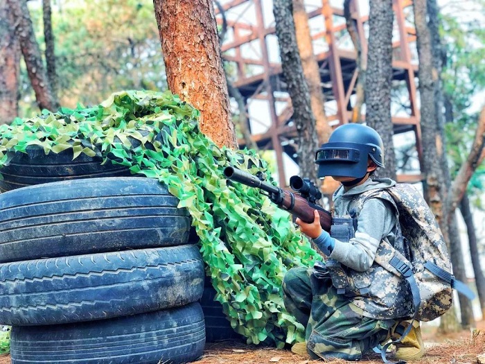 男孩軍事夏令營