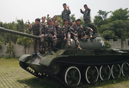 承德軍事夏令營激發(fā)孩子潛能！