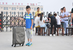 參加成都軍事夏令營(yíng)家長(zhǎng)需要為孩子準(zhǔn)備什么東西？