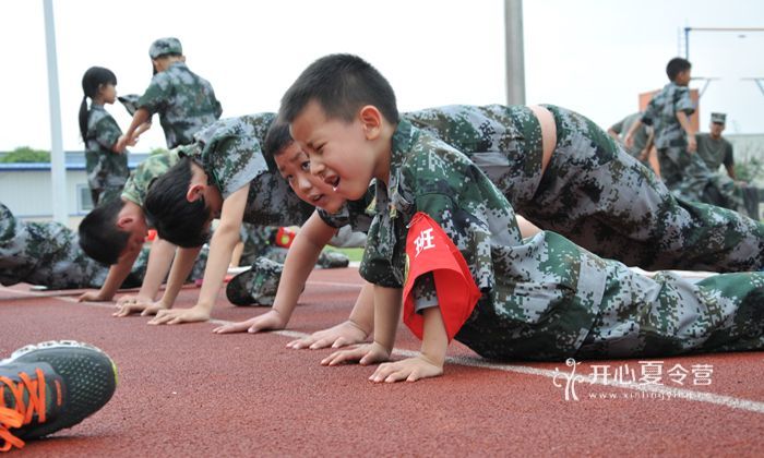 成都軍事夏令營(yíng)