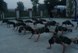 在成都軍事夏令營(yíng)活動(dòng)中孩子會(huì)不會(huì)只是一個(gè)旁觀者？