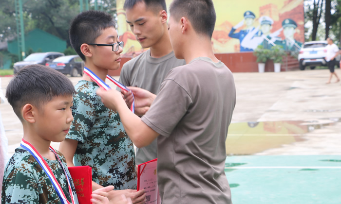 成都15天軍事夏令營多少錢