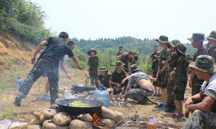 成都軍事夏令營.jpg