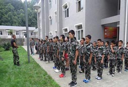 成都有便宜的軍事?tīng)I(yíng)嗎？