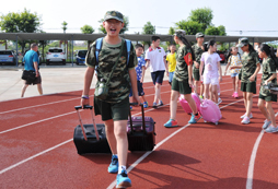成都36天軍事夏令營(yíng)讓孩子改掉壞習(xí)慣！