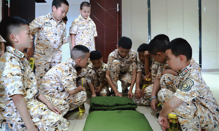 成都軍事夏令營.gif