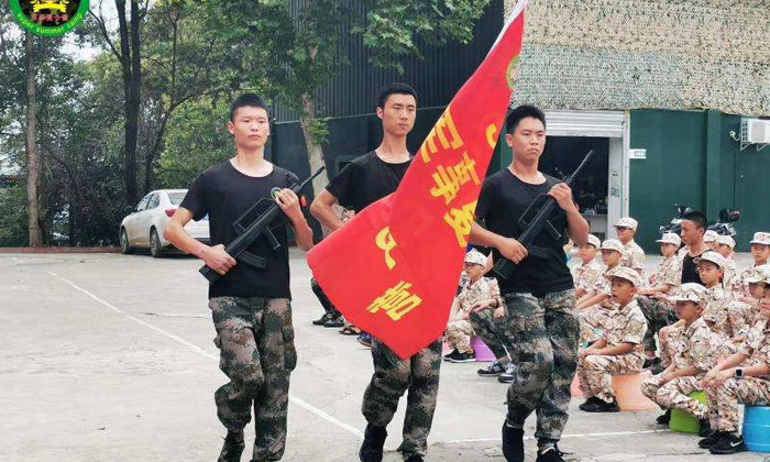 高中暑期軍訓(xùn)夏令營