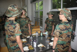成都軍訓(xùn)夏令營(yíng)改正孩子與日俱增的壞習(xí)慣