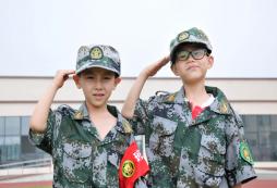 中小學(xué)生參加成都軍事夏令營的收獲
