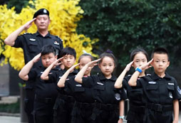 郴州軍事夏令營(yíng)鍛煉孩子獨(dú)立生活能力