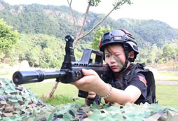 中學(xué)生參加郴州軍事夏令營(yíng)提高孩子綜合能力！