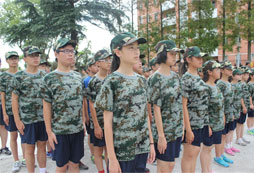 暑期吃苦夏令營只會讓孩子的生活更甜