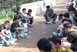 暑期吃苦夏令營(yíng)給孩子生活新體驗(yàn)
