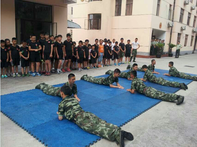 吃苦軍事夏令營(yíng)的優(yōu)勢(shì)有哪些