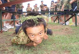 吃苦夏令營鍛煉孩子在困境中成長