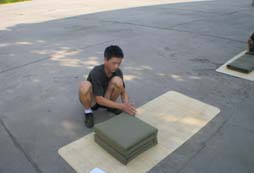 在吃苦夏令營中“苦中作樂”