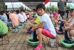 吃苦夏令營中享受自然賦予的寶貴財(cái)富