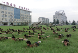 吃苦夏令營吸引眾多同學(xué)和家長的目光