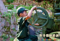 小陸軍模擬開坦克