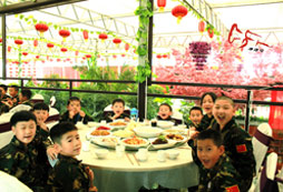 山西沖鋒號夏令營培養(yǎng)孩子軍人氣質(zhì)