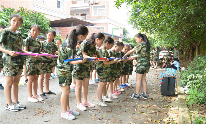 重慶軍事夏令營(yíng)多少錢(qián)