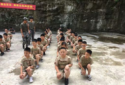 重慶軍事化夏令營(yíng)一個(gè)月費(fèi)用多少？