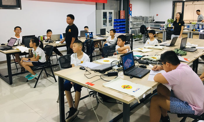 青少年創(chuàng)客編程夏令營報(bào)名哪家好