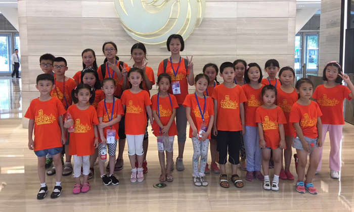 傳媒大學(xué)夏令營提升孩子溝通能力