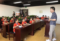2018口才夏令營點燃孩子演說風(fēng)暴