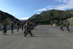軍事體驗(yàn)夏令營(yíng)培養(yǎng)獨(dú)立生活的能力