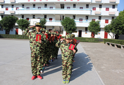 出眾少年軍事夏令營(yíng)讓孩子度過(guò)有意義的假期