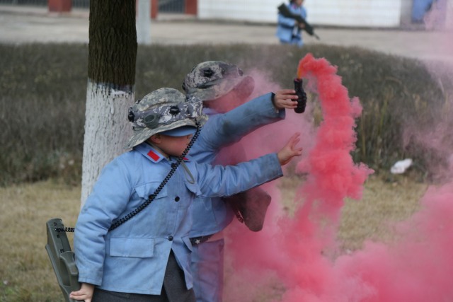 參加出眾少年夏令營(yíng)學(xué)習(xí)黃埔軍人的精神！