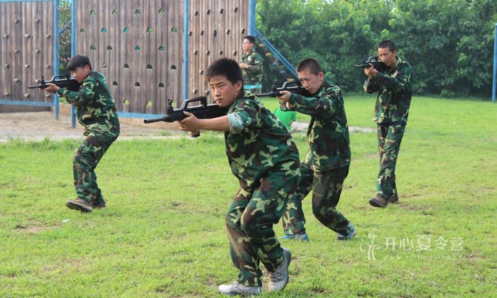 參加出眾少年夏令營(yíng)讓孩子的假期色彩斑斕