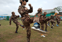參加大理青少年夏令營讓您的孩子像士兵一樣去成長