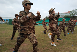 參加大理青少年夏令營養(yǎng)出孩子堅韌不拔的優(yōu)良作風(fēng)