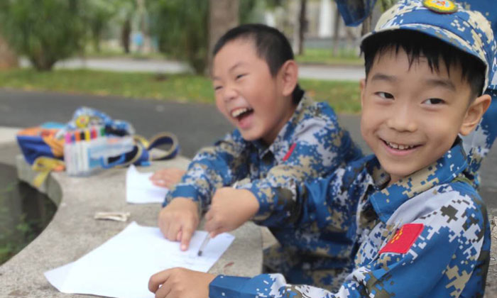笑的開心