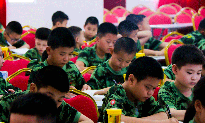 登封軍事夏令營有什么收獲.gif