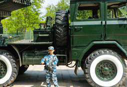 參觀軍事武器