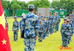 軍姿訓(xùn)練