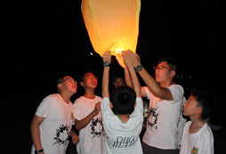 夜放孔明燈