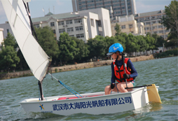 獨(dú)自遨游