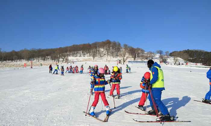 東北滑雪夏令營磨練孩子頑強的意志品質