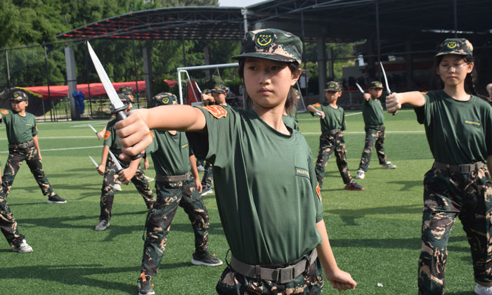 東莞軍事夏令營(yíng)怎么選