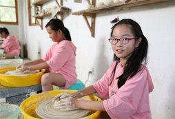 全面發(fā)展女生的內(nèi)涵與品位