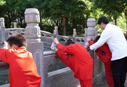 伸腿