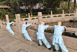 青少年參加峨眉武術(shù)夏令營(yíng)？
